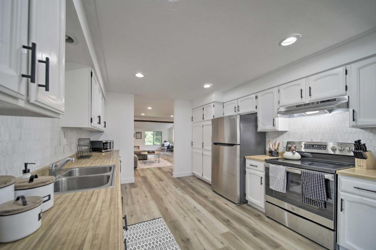 Bright And Airy Liberty Lake Abode With Backyard! Esterno foto